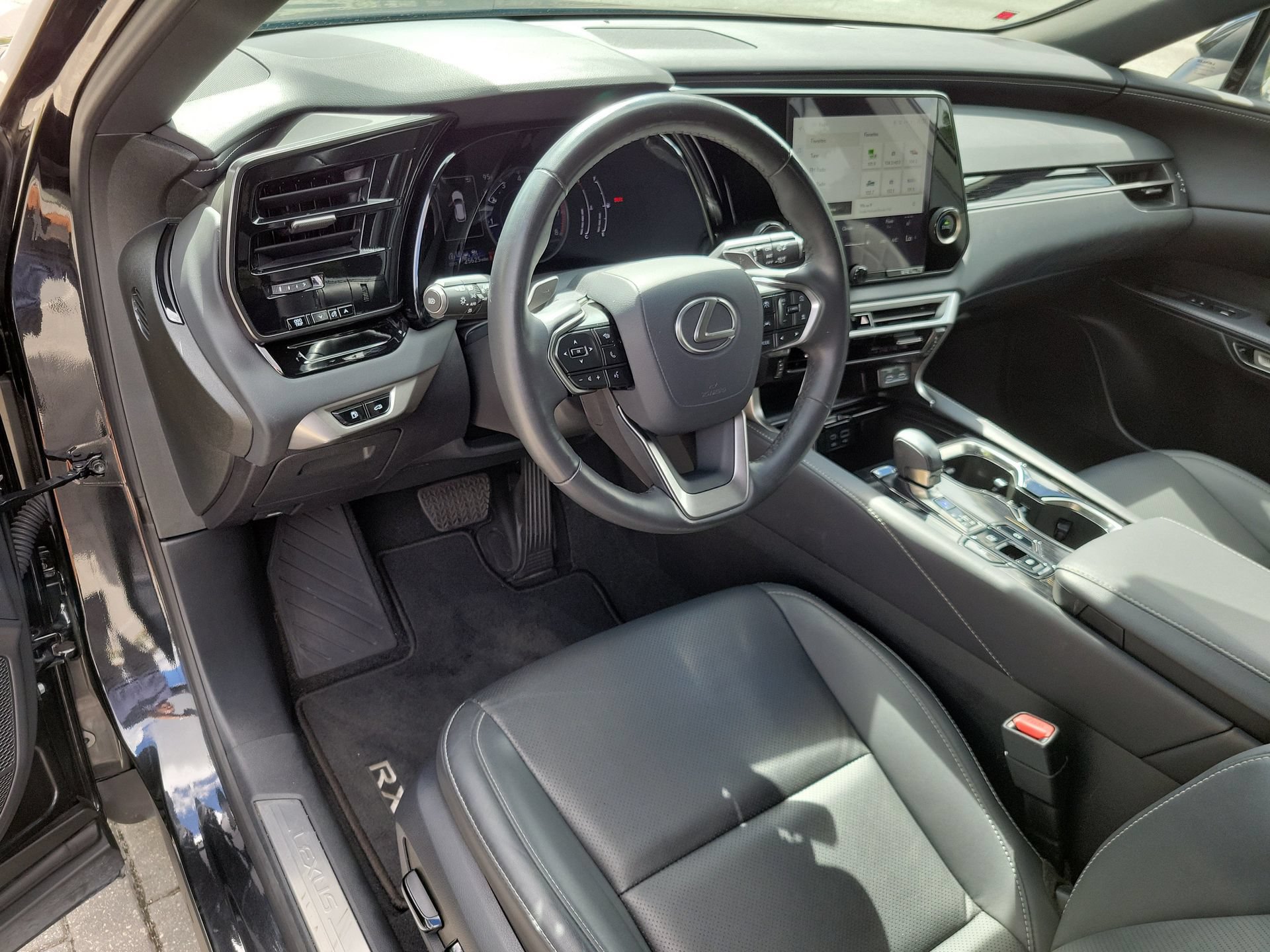 Used 2024 Lexus RX 350 FWD w/ Technology Package image 23
