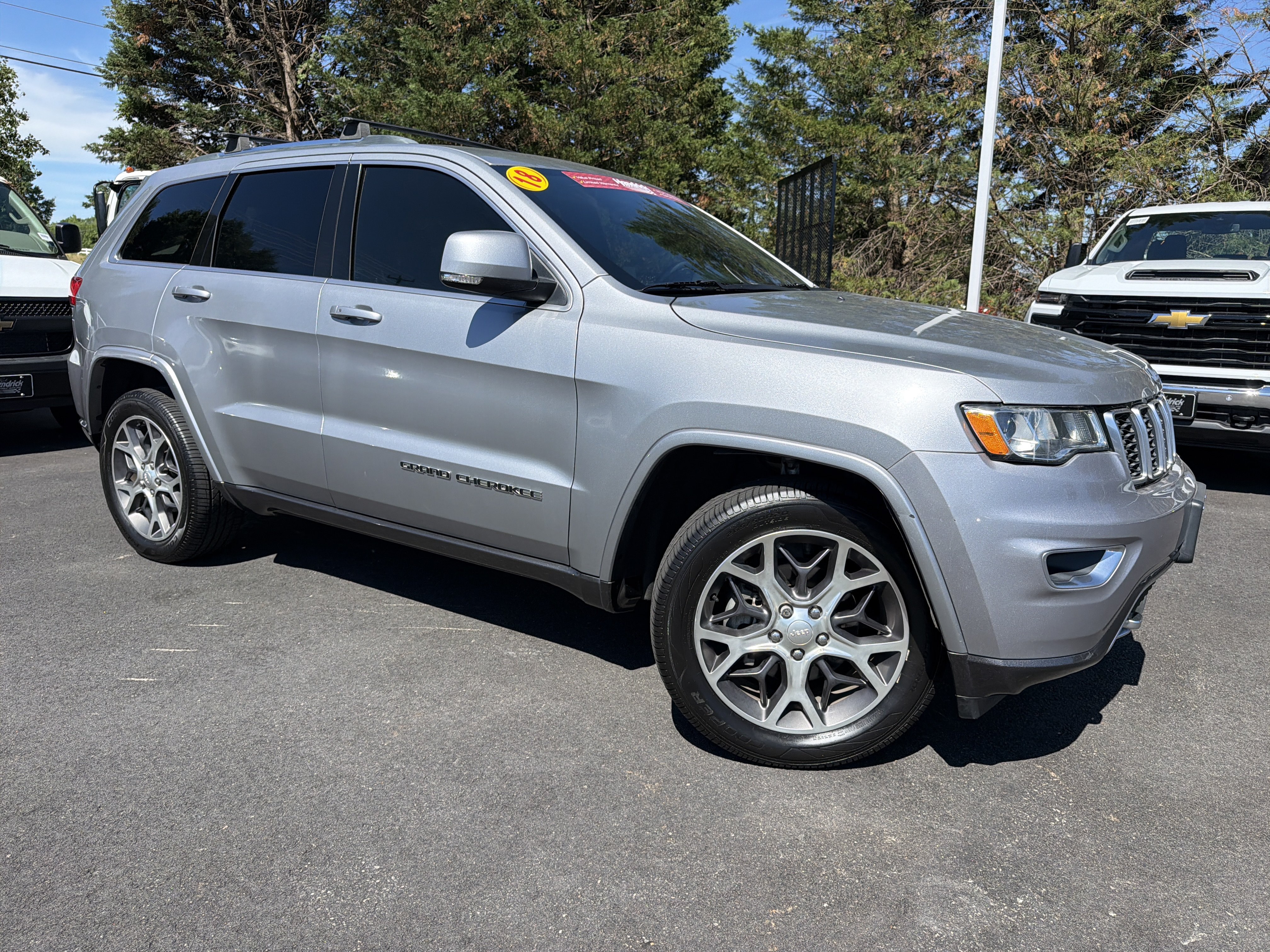 Used 2018 Jeep Grand Cherokee Limited AWD/4WD image 2