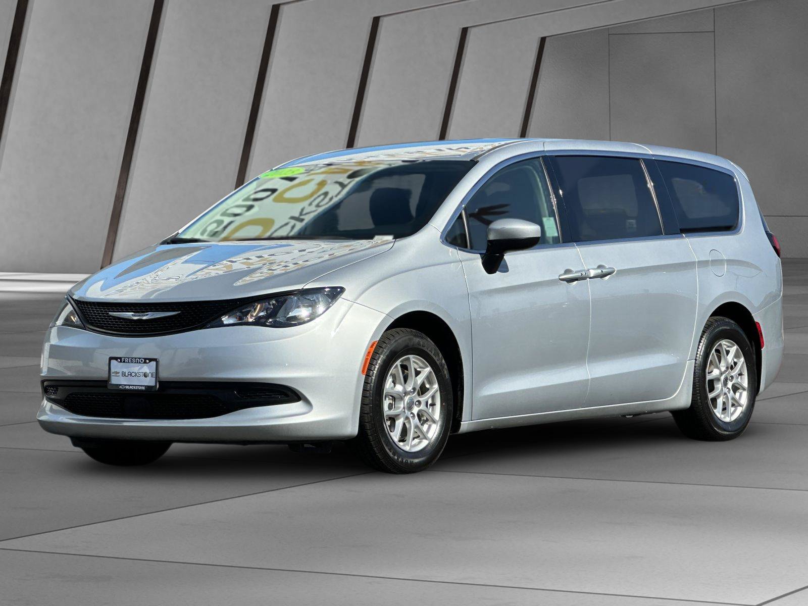 Used 2023 Chrysler Voyager LX FWD image 8