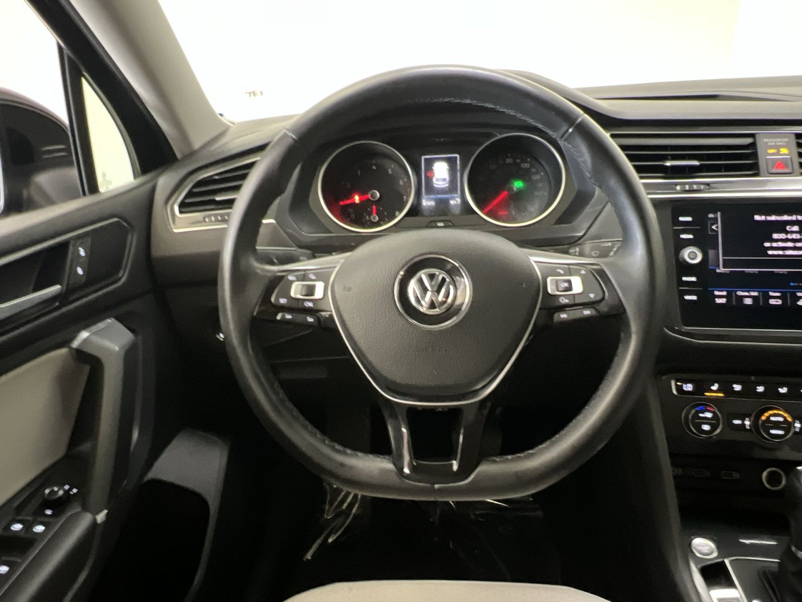 Used 2018 Volkswagen Tiguan SE AWD/4WD image 15