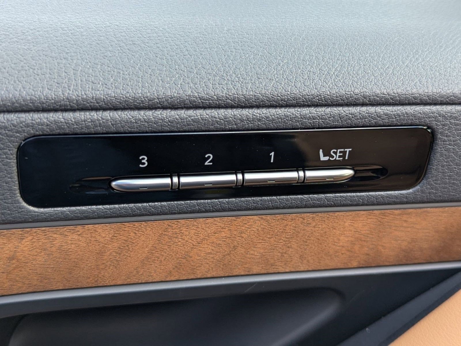 New 2025 Lexus LX 600 4WD w/ Luxury Package image 18