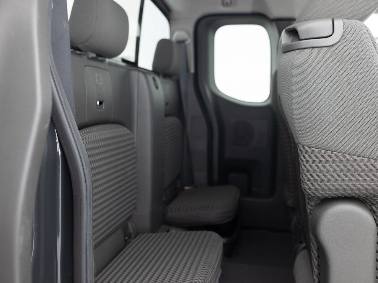 Used 2012 Nissan Frontier SV w/ SV Premium Utility Pkg image 29