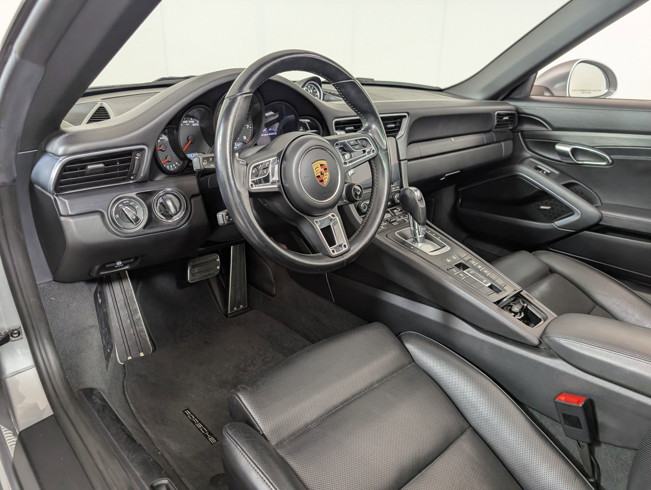 Used 2019 Porsche 911 Targa 4 GTS image 4