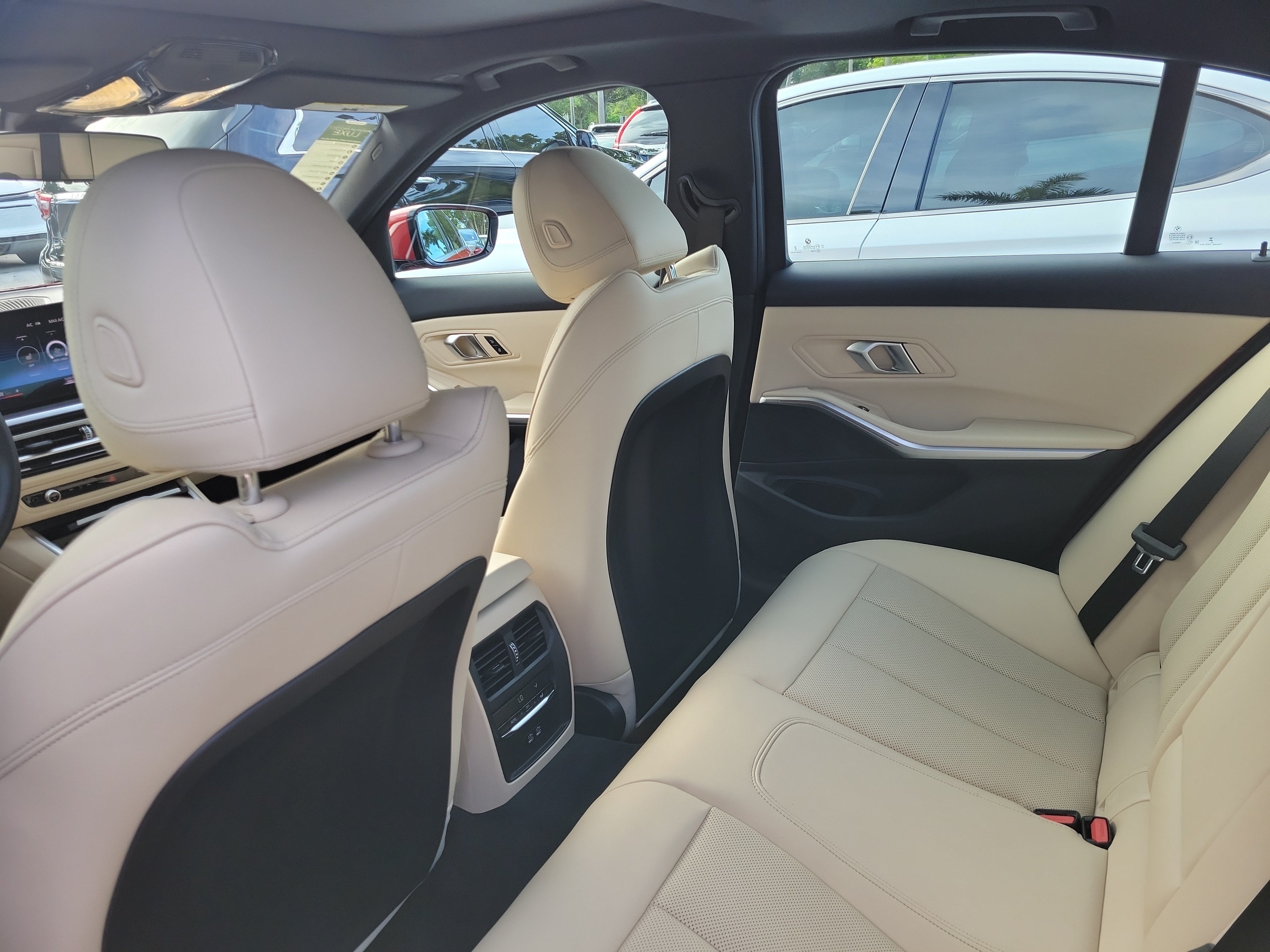 Certified 2024 BMW 330i Sedan w/ Convenience Package RWD image 9