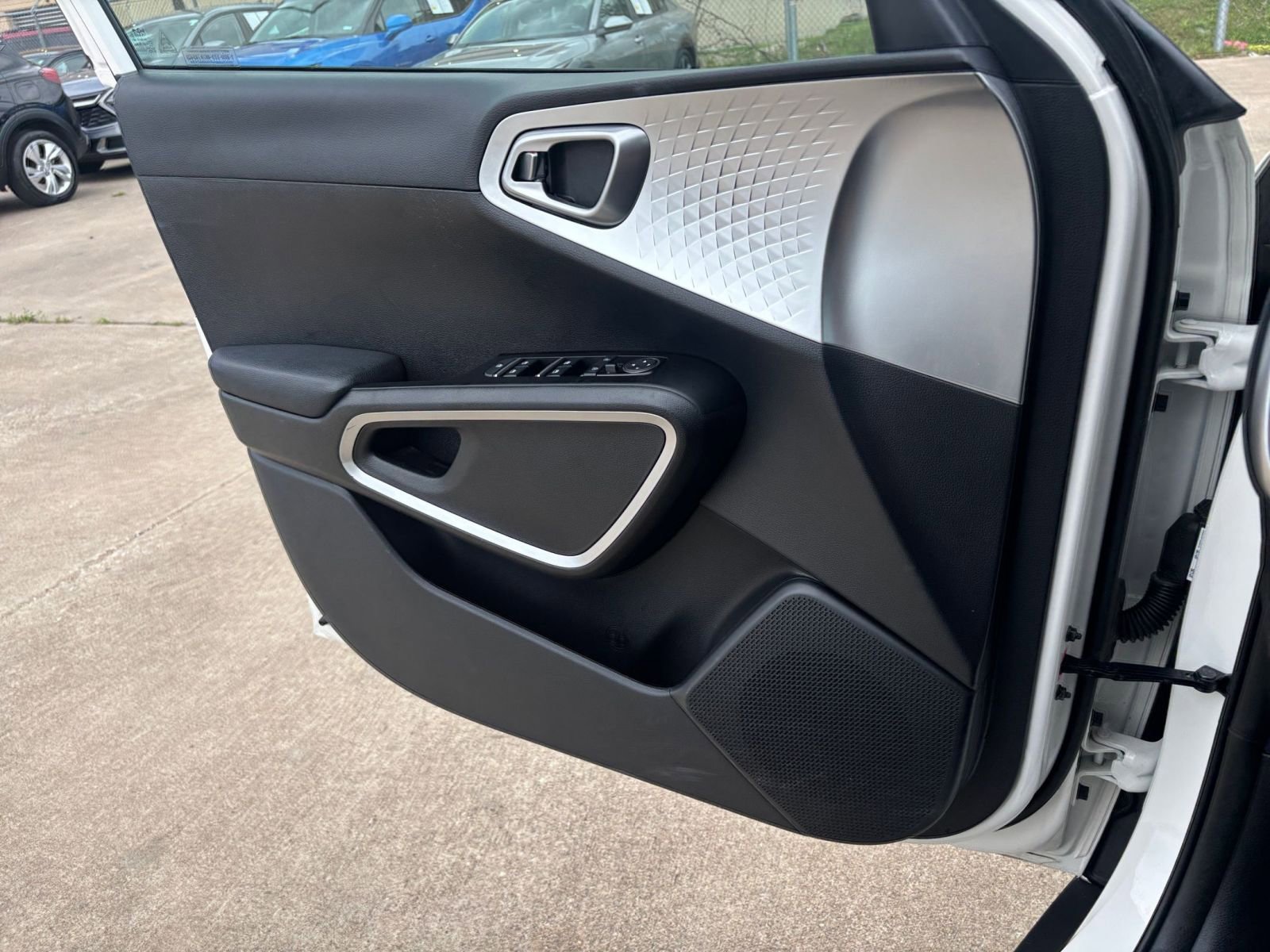 Used 2025 Kia Soul LX w/ LX Technology Package image 18