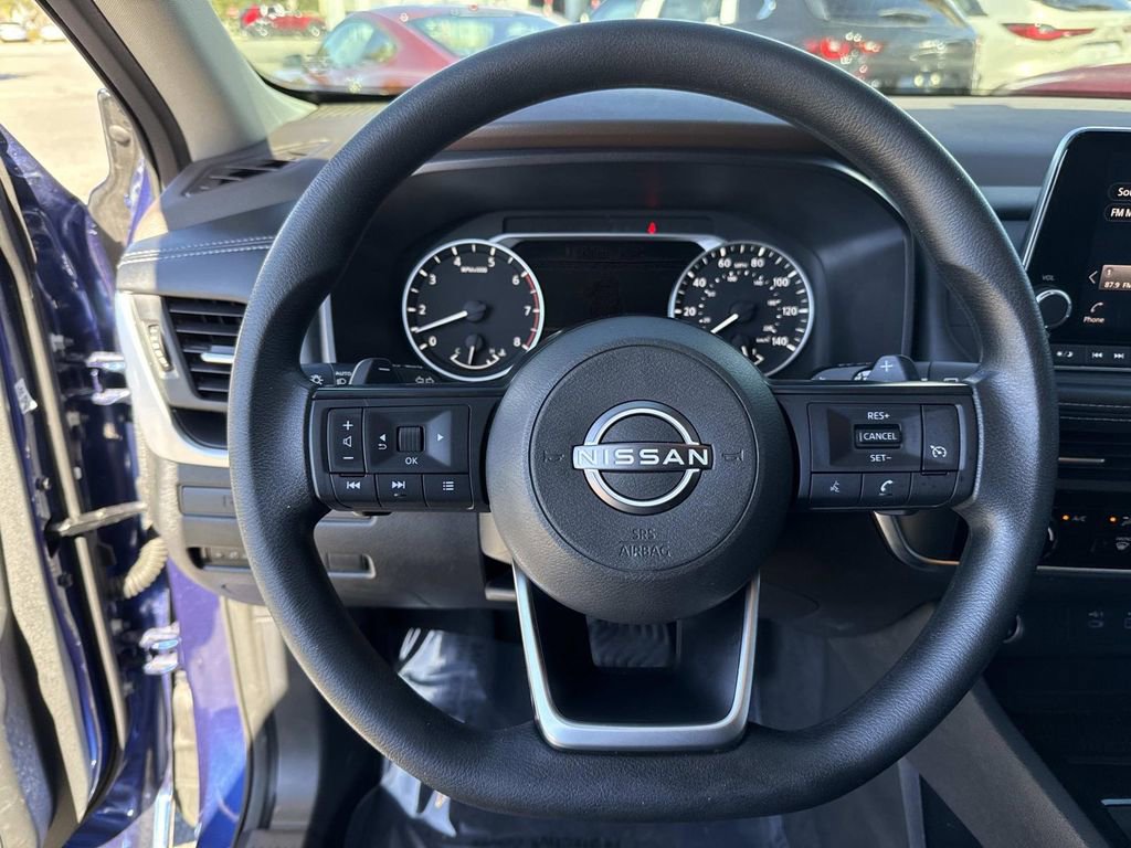 Used 2022 Nissan Rogue S image 41