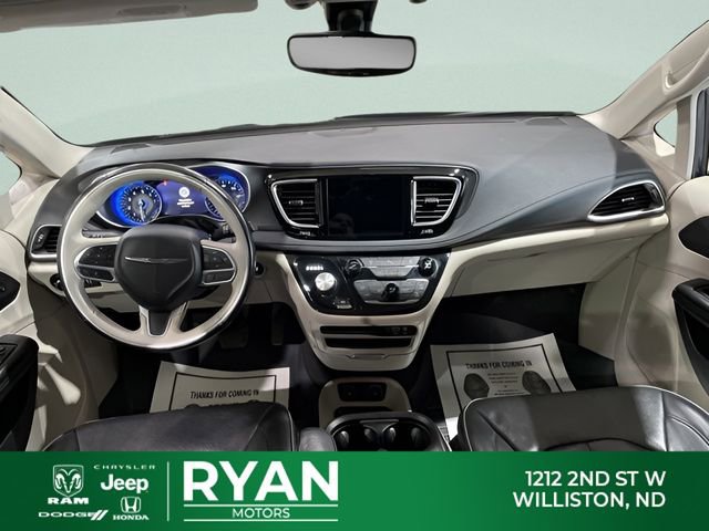 Used 2020 Chrysler Pacifica Limited image 2