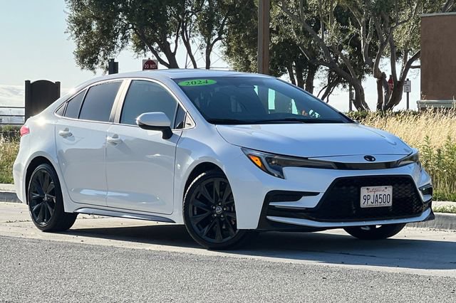 Used 2024 Toyota Corolla SE w/ SE Premium Package FWD image 1