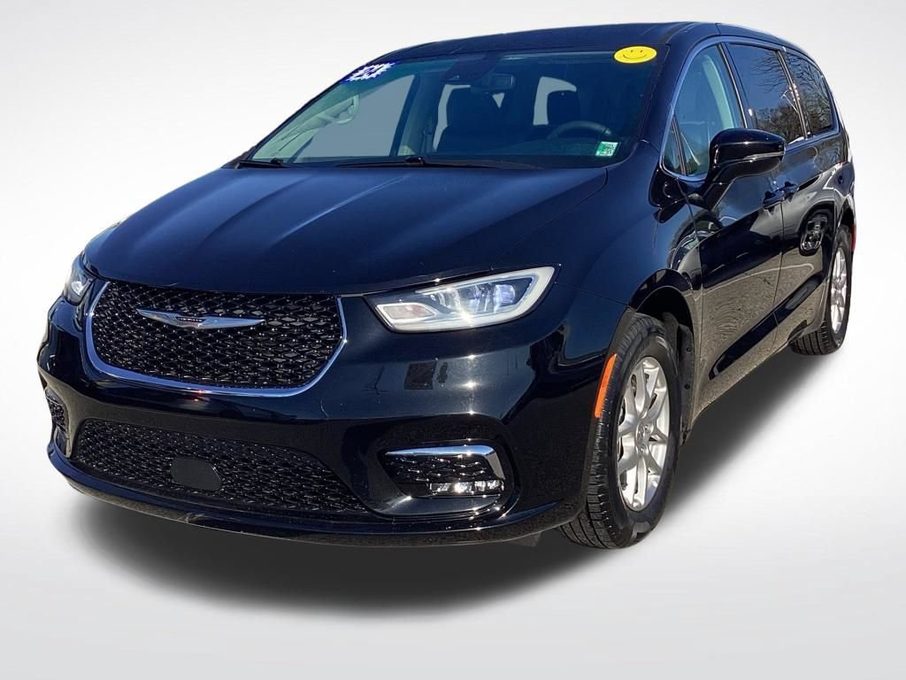 Used 2024 Chrysler Pacifica Touring-L FWD image 5