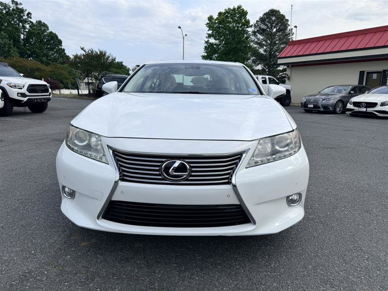 Used 2013 Lexus ES 350 w/ Luxury Pkg FWD image 2