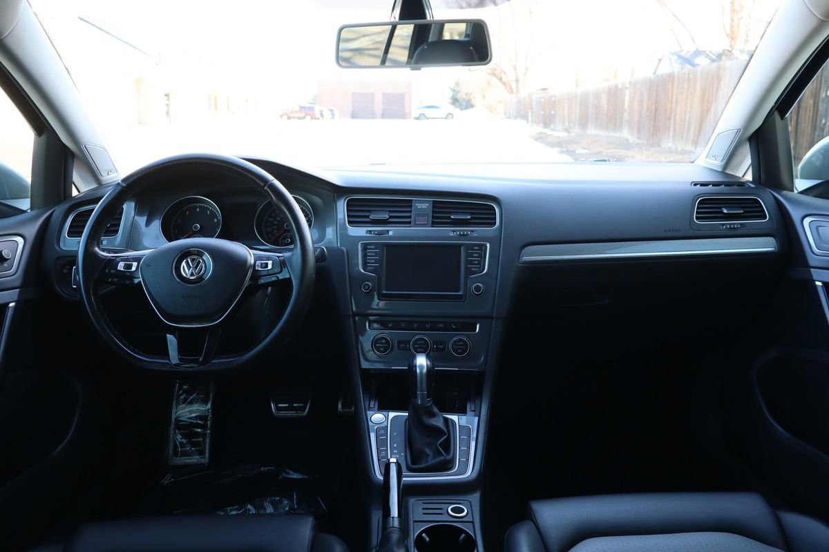 Used 2017 Volkswagen Golf Alltrack SEL image 16