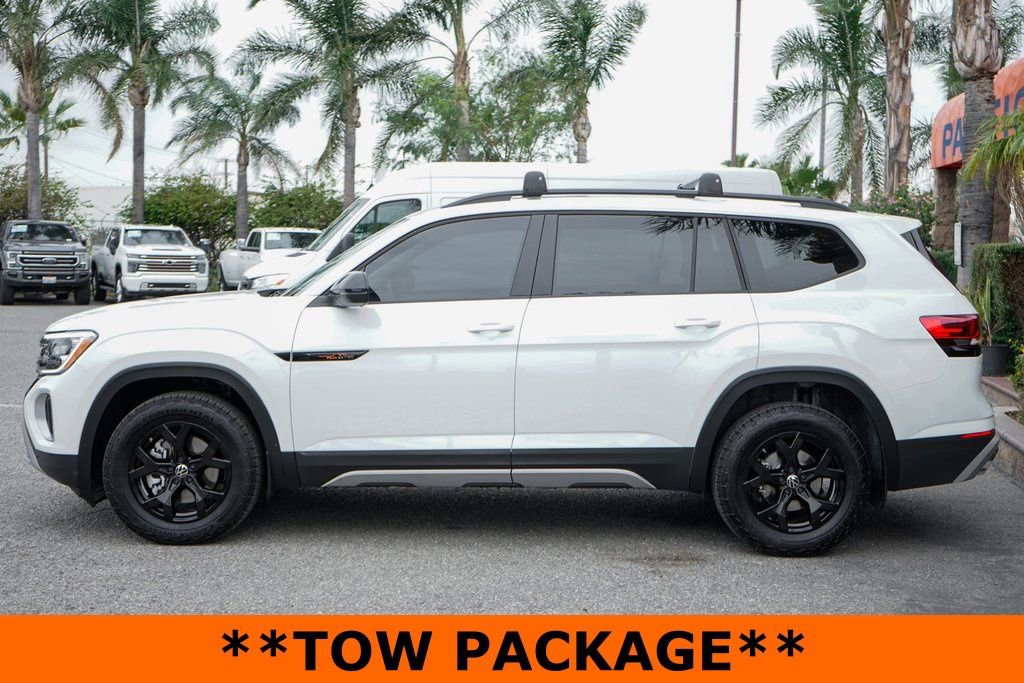 Used 2025 Volkswagen Atlas Peak Edition SE image 5