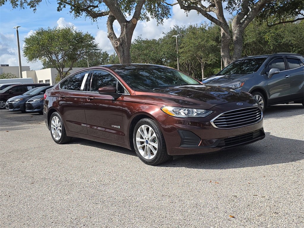 Certified 2019 Ford Fusion SE image 2