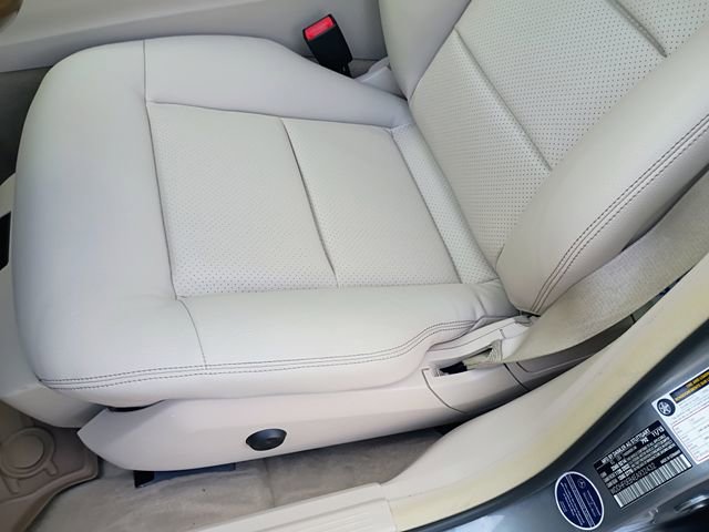 Used 2014 Mercedes-Benz E 250 BlueTEC Sedan image 23