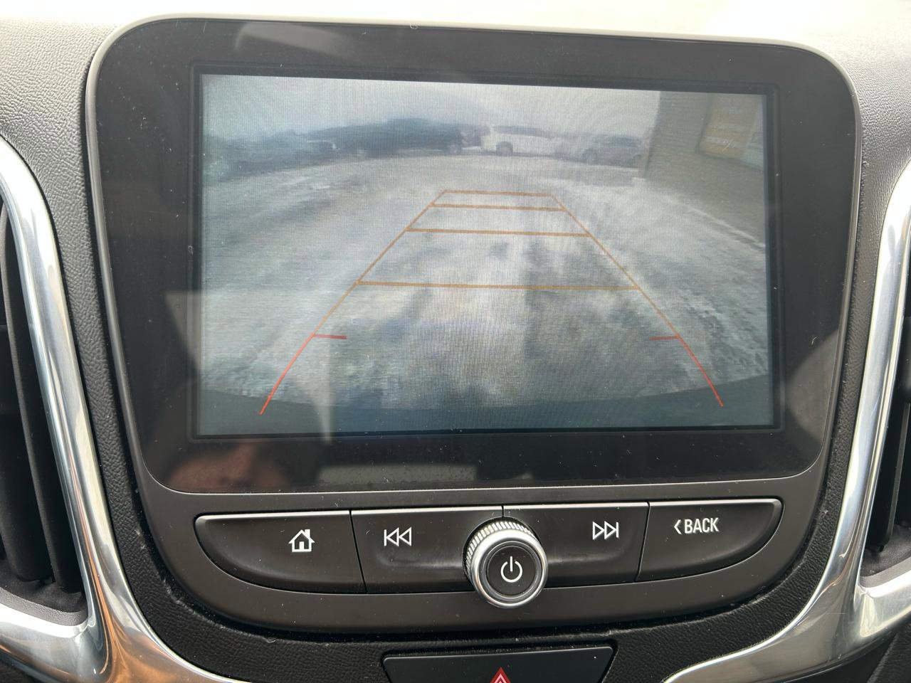 Used 2018 Chevrolet Equinox LT image 24