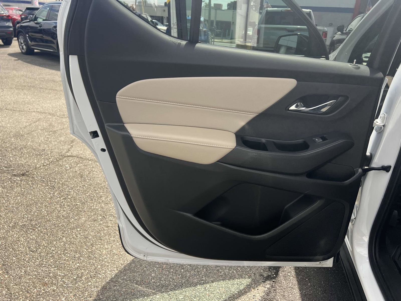 Used 2023 Chevrolet Traverse LS image 16