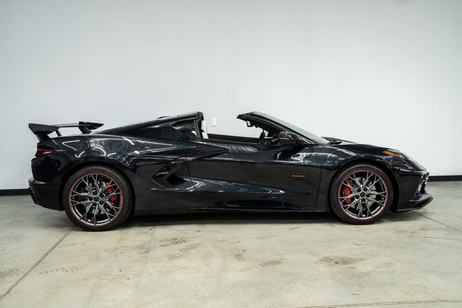 Used 2023 Chevrolet Corvette Stingray Premium Cpe w/ Z51 Performance Package RWD image 46