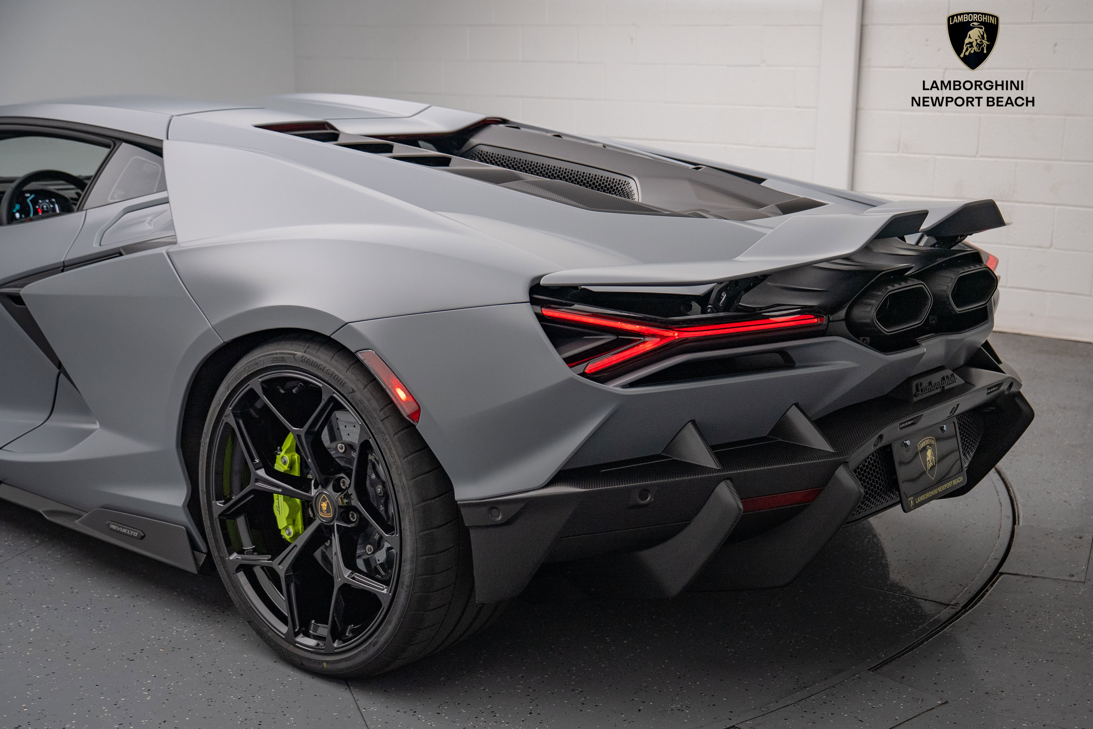 Used 2024 Lamborghini Revuelto image 19