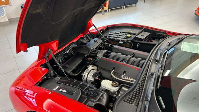 Used 1998 Chevrolet Corvette Coupe w/ Roof Pkg RWD image 36