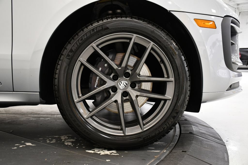 Certified 2026 Porsche Macan Turbo AWD/4WD image 19