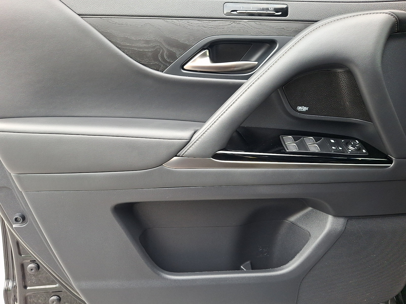 Used 2024 Lexus LX 600 4WD w/ Appearance Package image 10