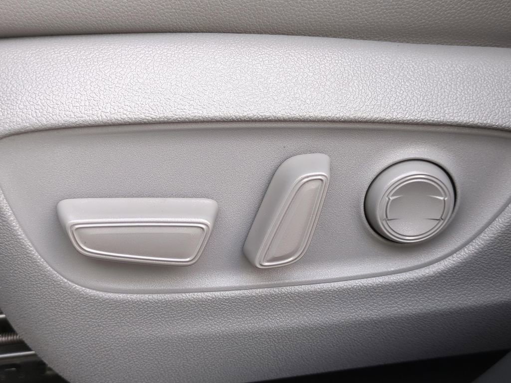 Used 2022 Toyota Highlander Limited image 26