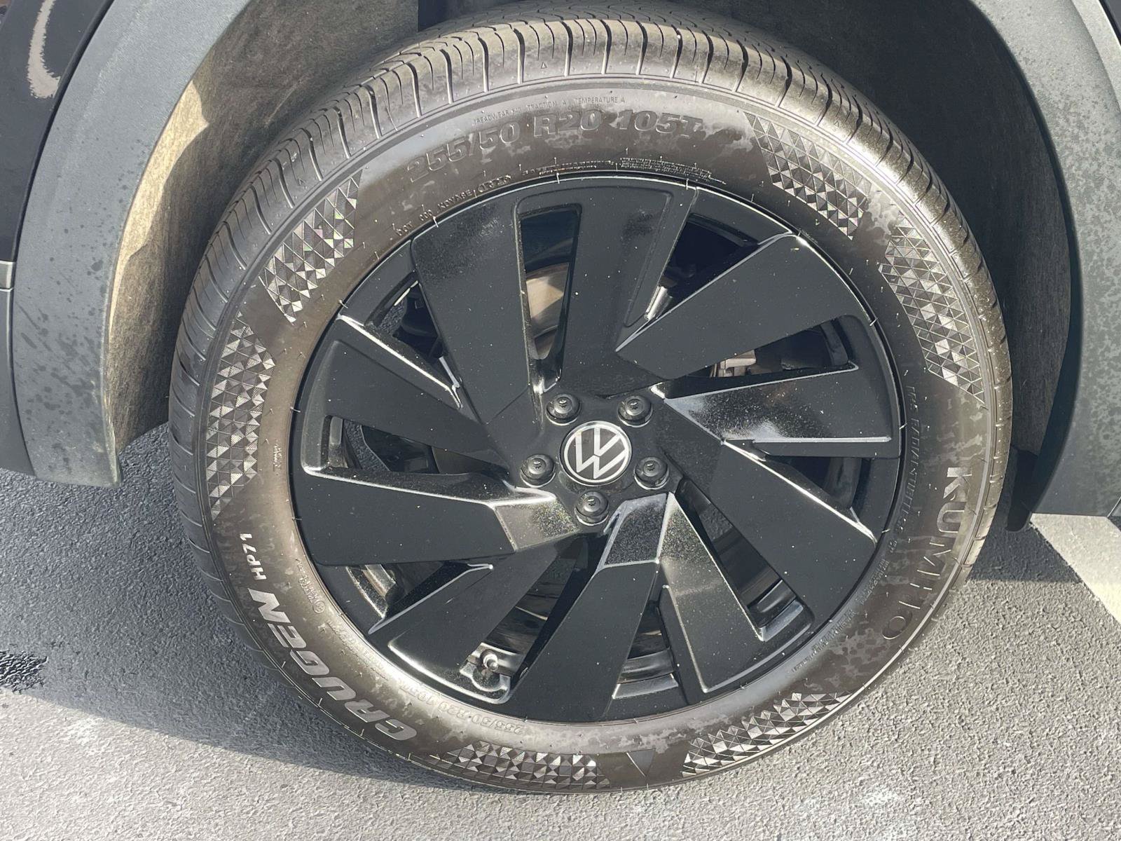 Certified 2025 Volkswagen Atlas Cross Sport SE FWD image 9