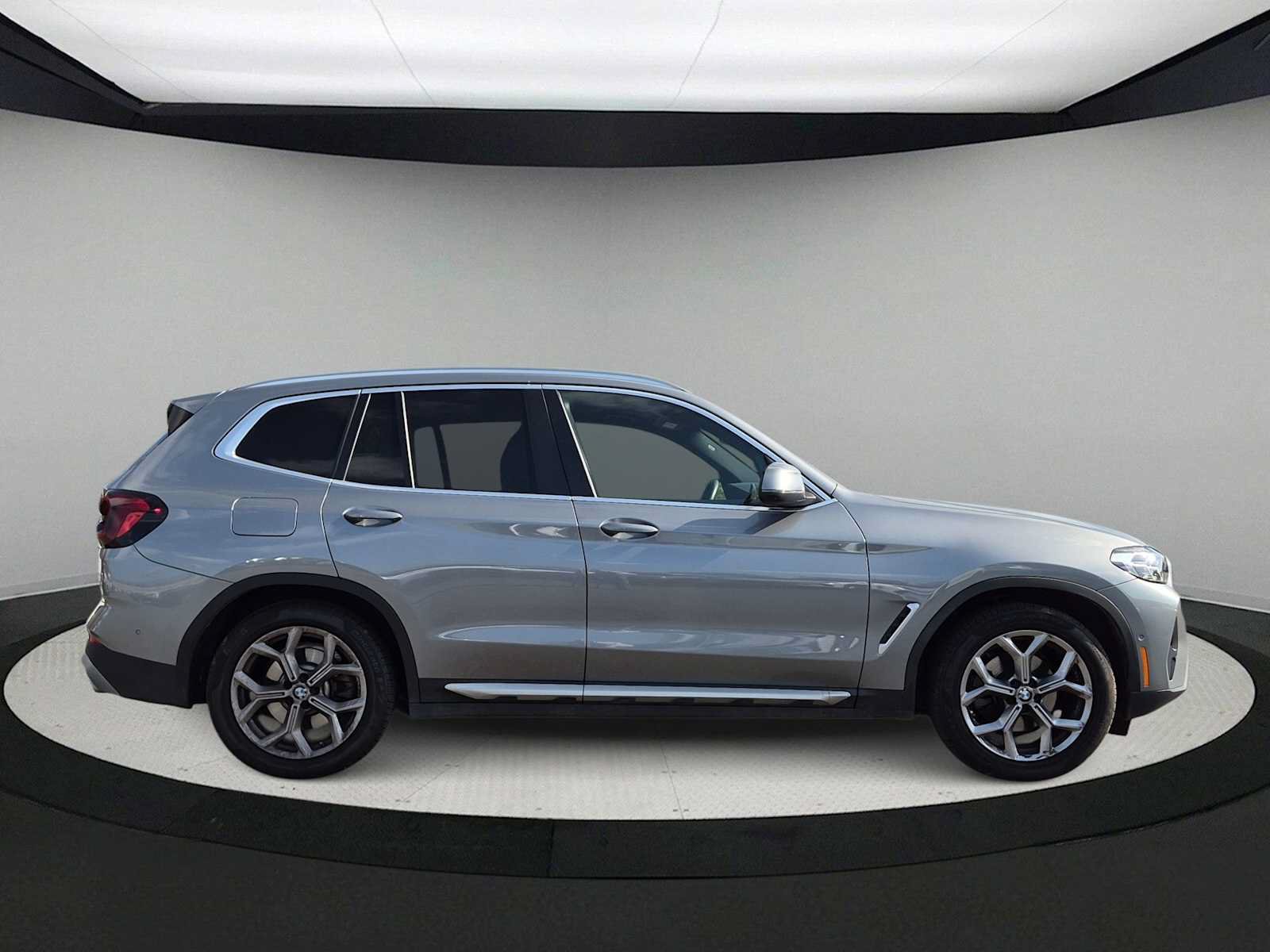 Used 2024 BMW X3 xDrive30i w/ Premium Package AWD/4WD image 9