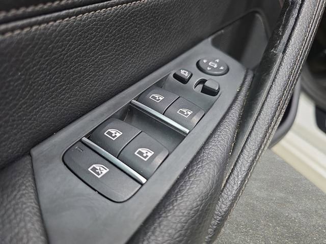 Used 2018 BMW 540i xDrive AWD/4WD image 27