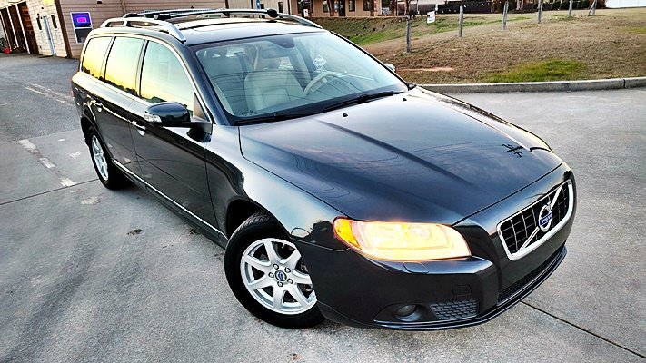 Used 2010 Volvo V70 image 4