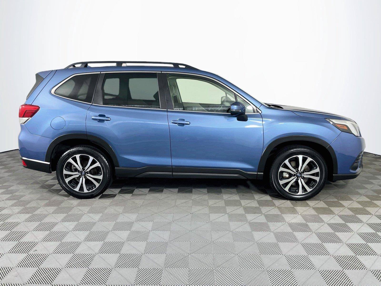 Certified 2023 Subaru Forester Limited AWD/4WD image 11