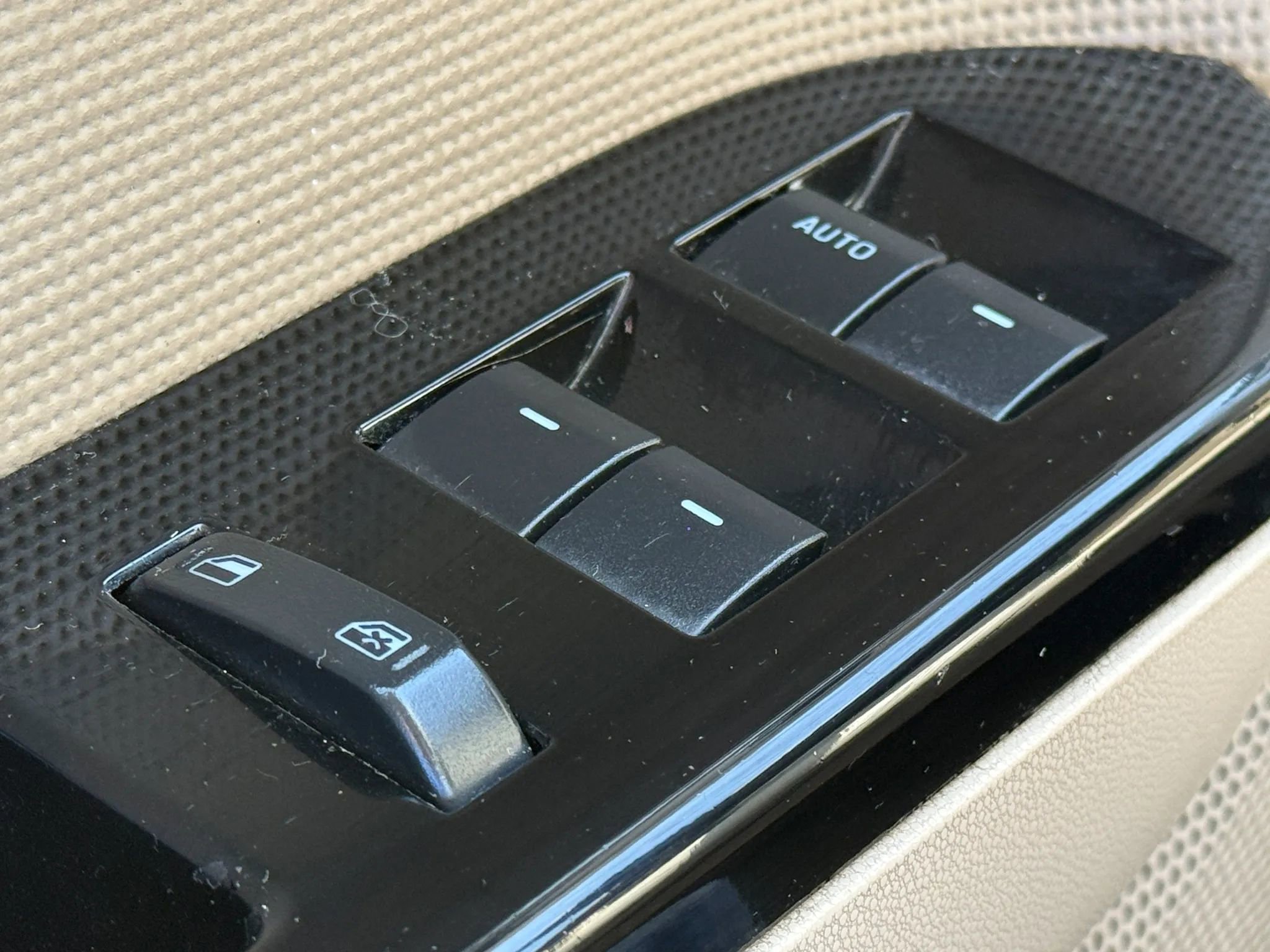 Used 2010 Ford Escape Limited AWD/4WD image 23