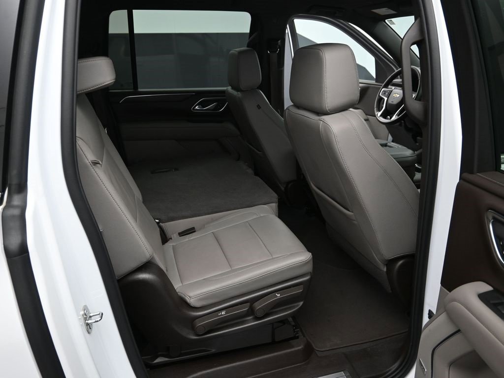 Used 2024 Chevrolet Suburban LT image 26