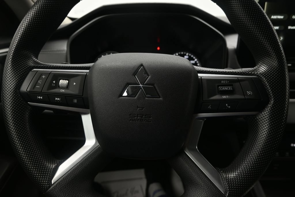 Used 2025 Mitsubishi Outlander ES AWD/4WD image 25
