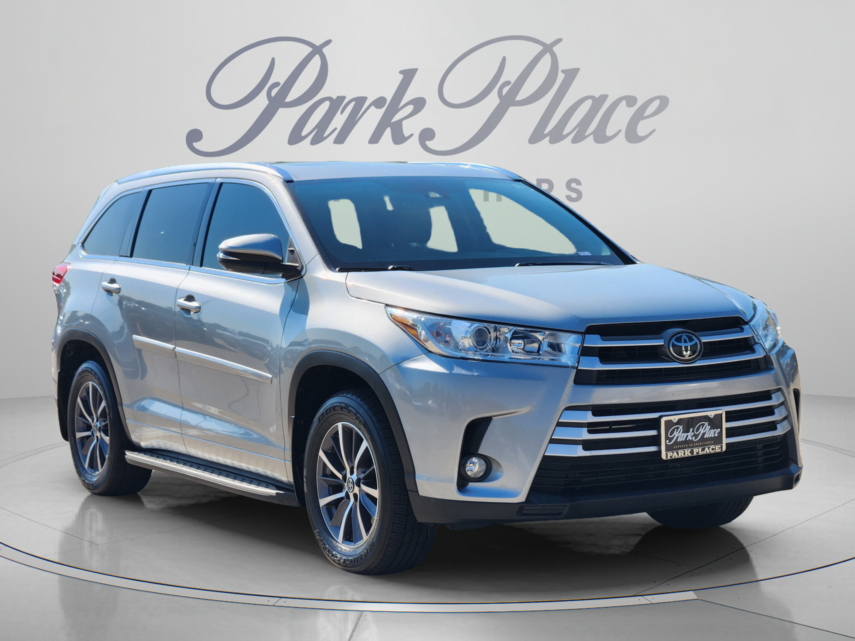 Used 2017 Toyota Highlander XLE AWD/4WD image 4