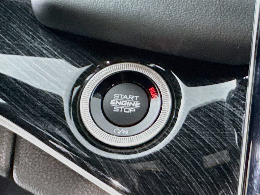 Used 2023 Jeep Grand Cherokee Trailhawk w/ Luxury Tech Group III AWD/4WD image 19