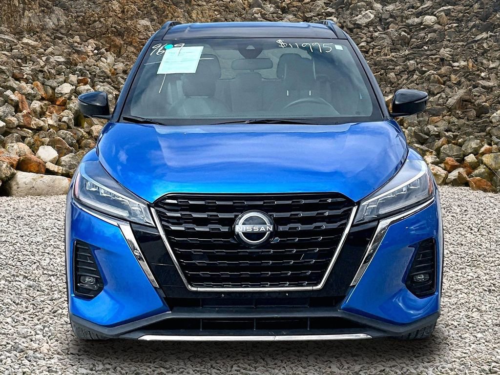 Used 2023 Nissan Kicks SR w/ SR Premium Package image 3