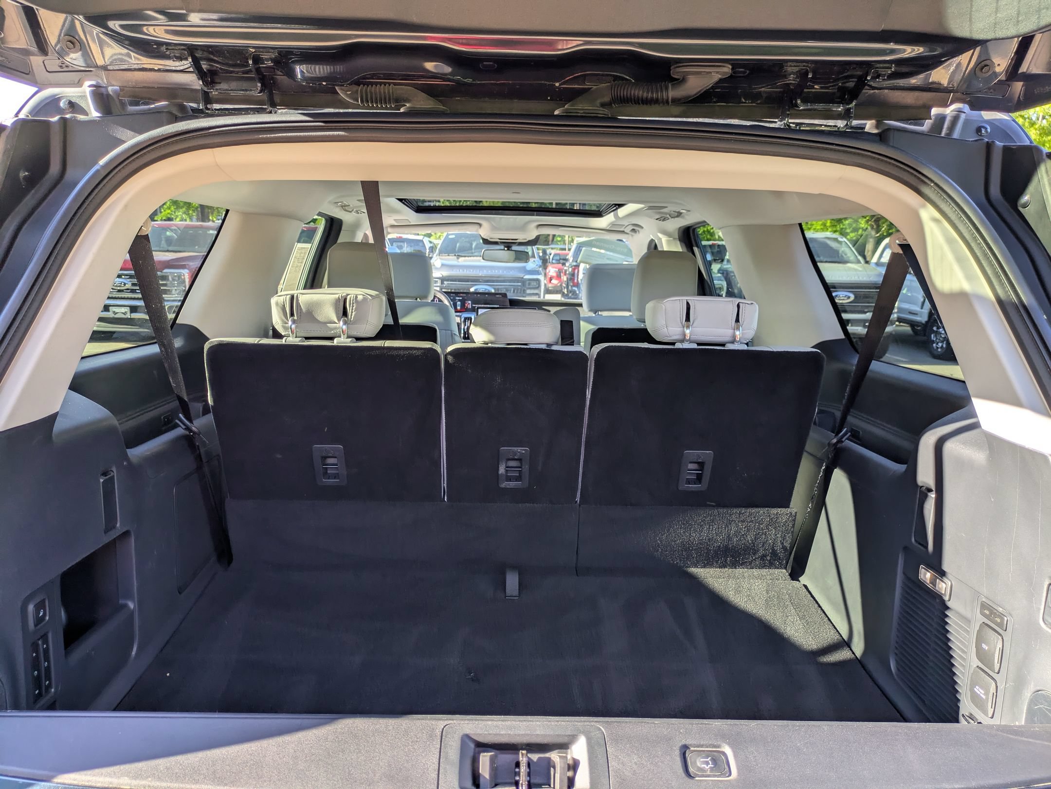 Certified 2025 Ford Expedition Max Platinum w/ Platinum Ultimate Package AWD/4WD image 34