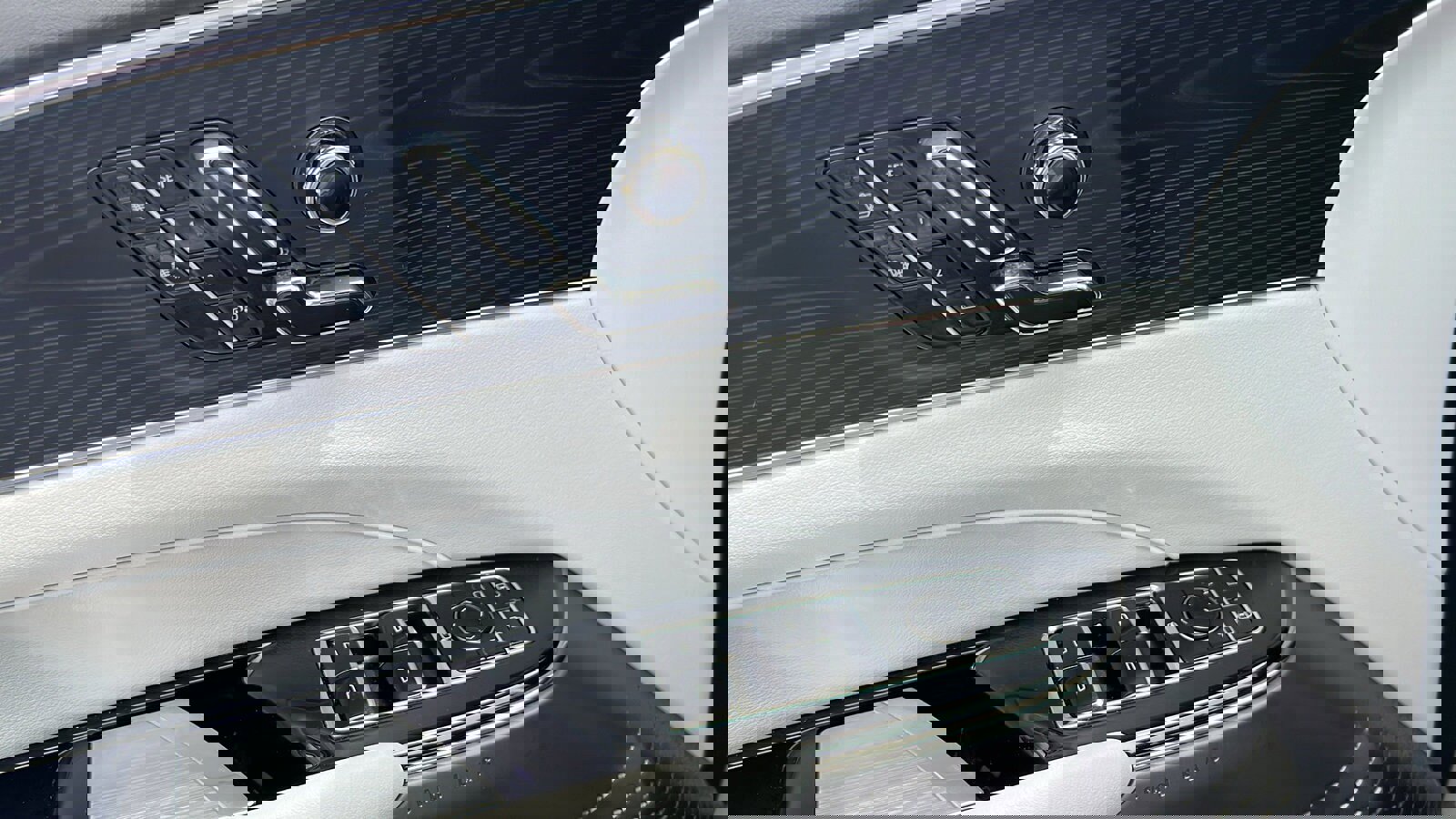 Used 2024 Cadillac Lyriq Sport image 10