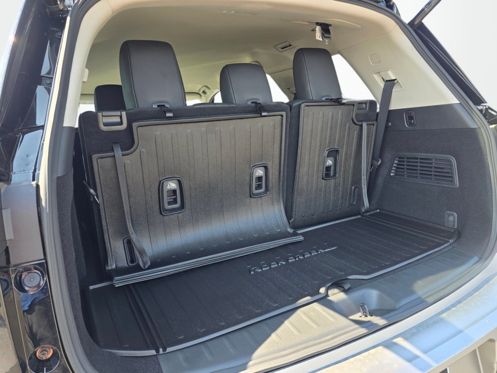 Used 2025 Nissan Pathfinder SL AWD/4WD image 21