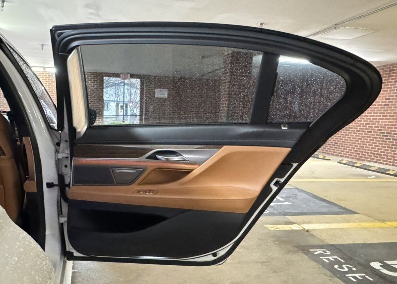 Used 2018 BMW 750i xDrive image 15