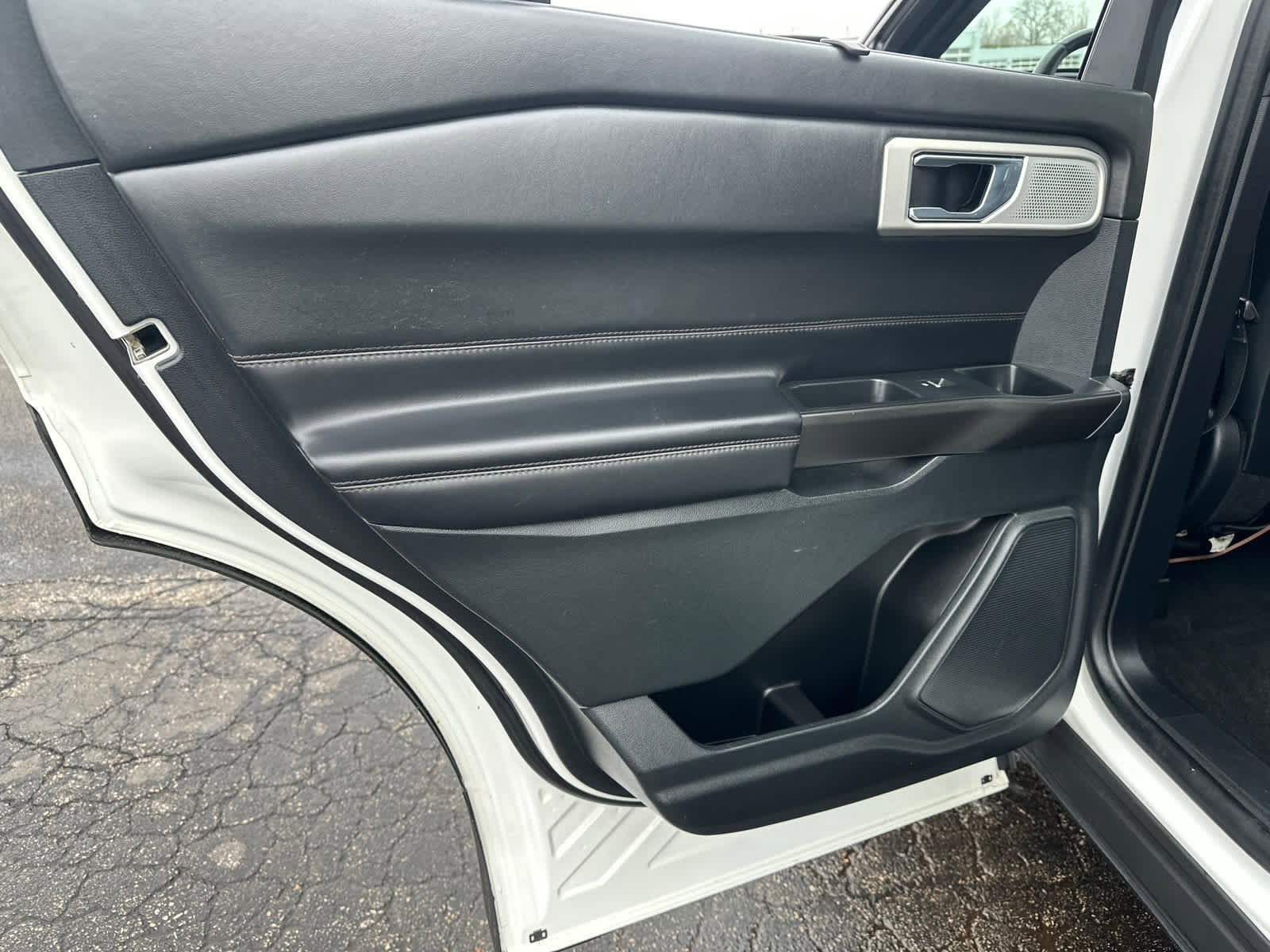 Used 2020 Ford Explorer Platinum image 31