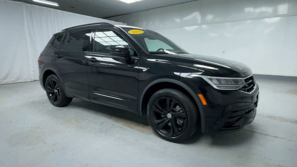 Used 2024 Volkswagen Tiguan SE R-Line image 17
