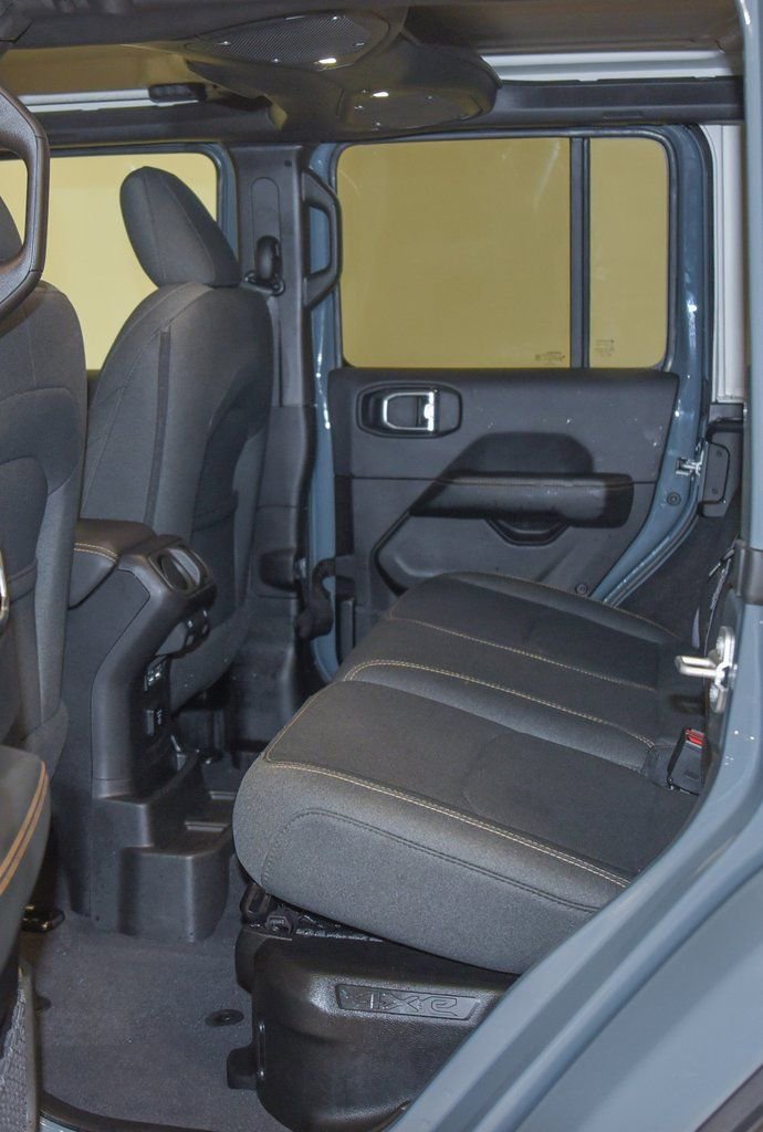 Used 2025 Jeep Wrangler Unlimited Sahara image 13