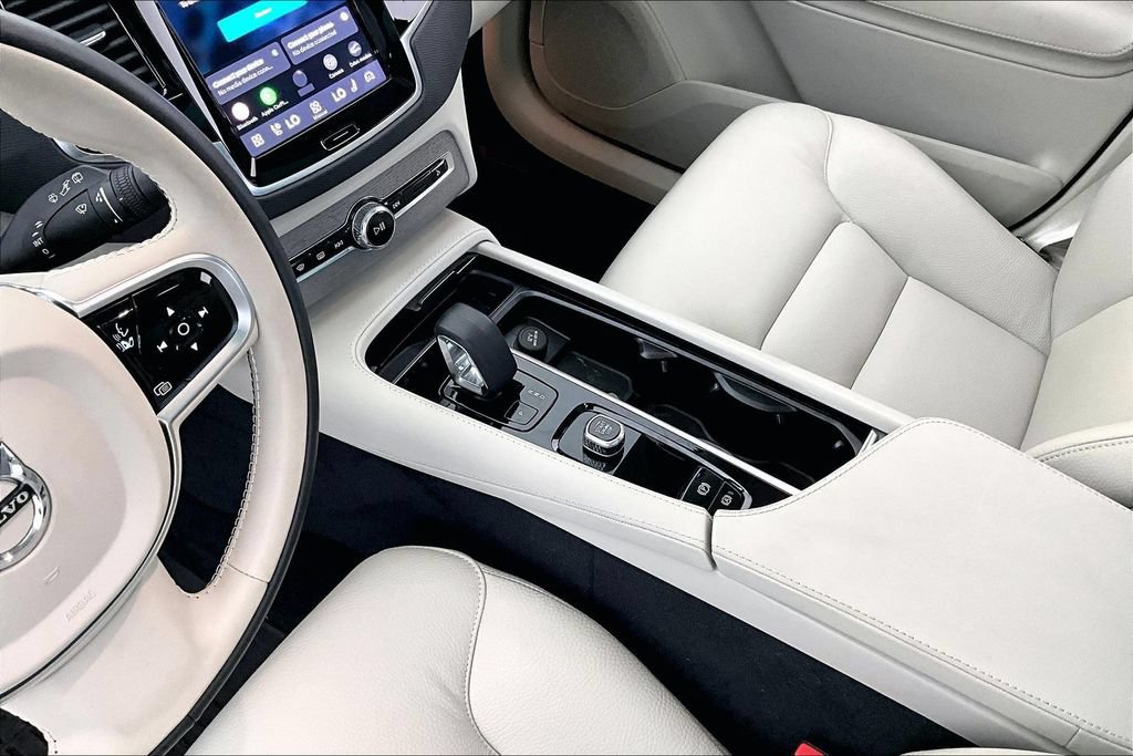 Certified 2025 Volvo XC90 B6 Plus w/ Protection Package Premier AWD/4WD image 18
