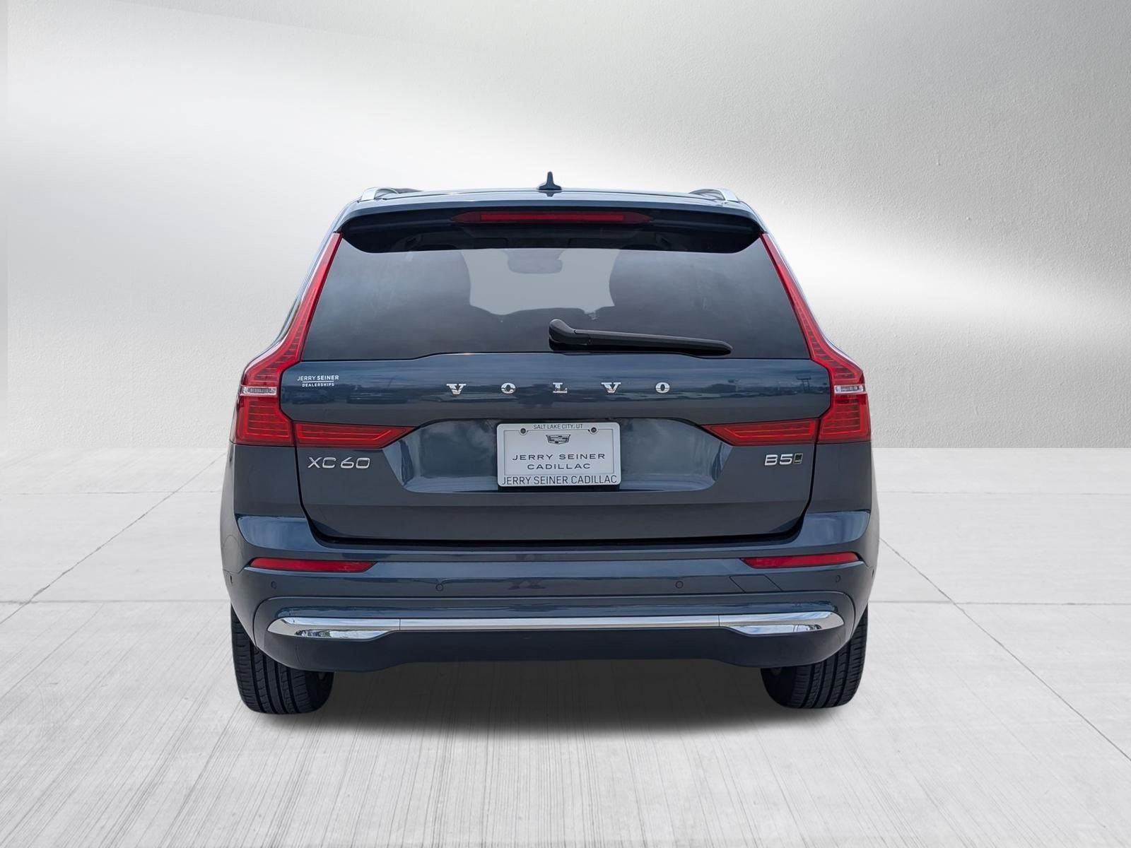 Used 2023 Volvo XC60 B5 Plus AWD/4WD image 5