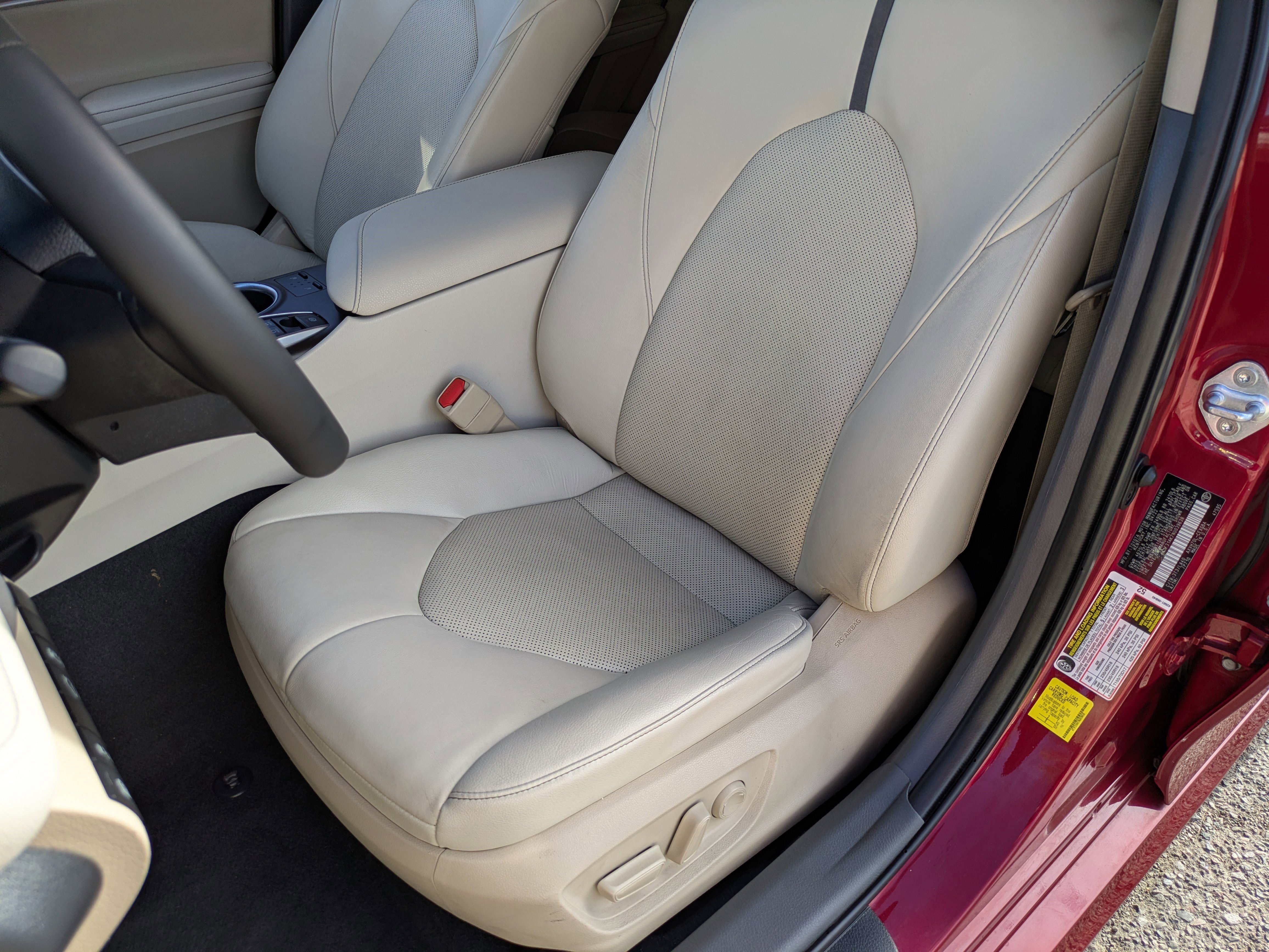 Used 2022 Toyota Camry XLE w/ Navigation Upgrade Package FWD image 16