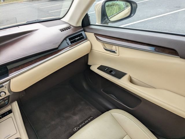 Used 2016 Lexus ES 350 w/ Luxury Package w/Wood Trim image 17