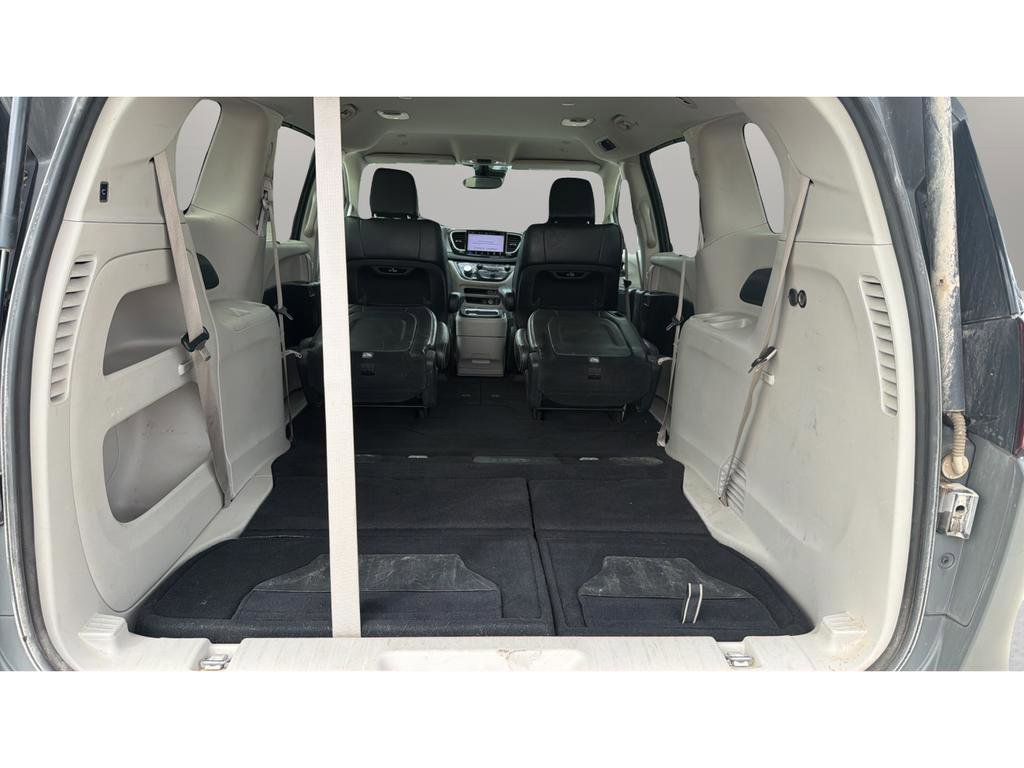 Used 2022 Chrysler Pacifica Touring-L FWD image 11