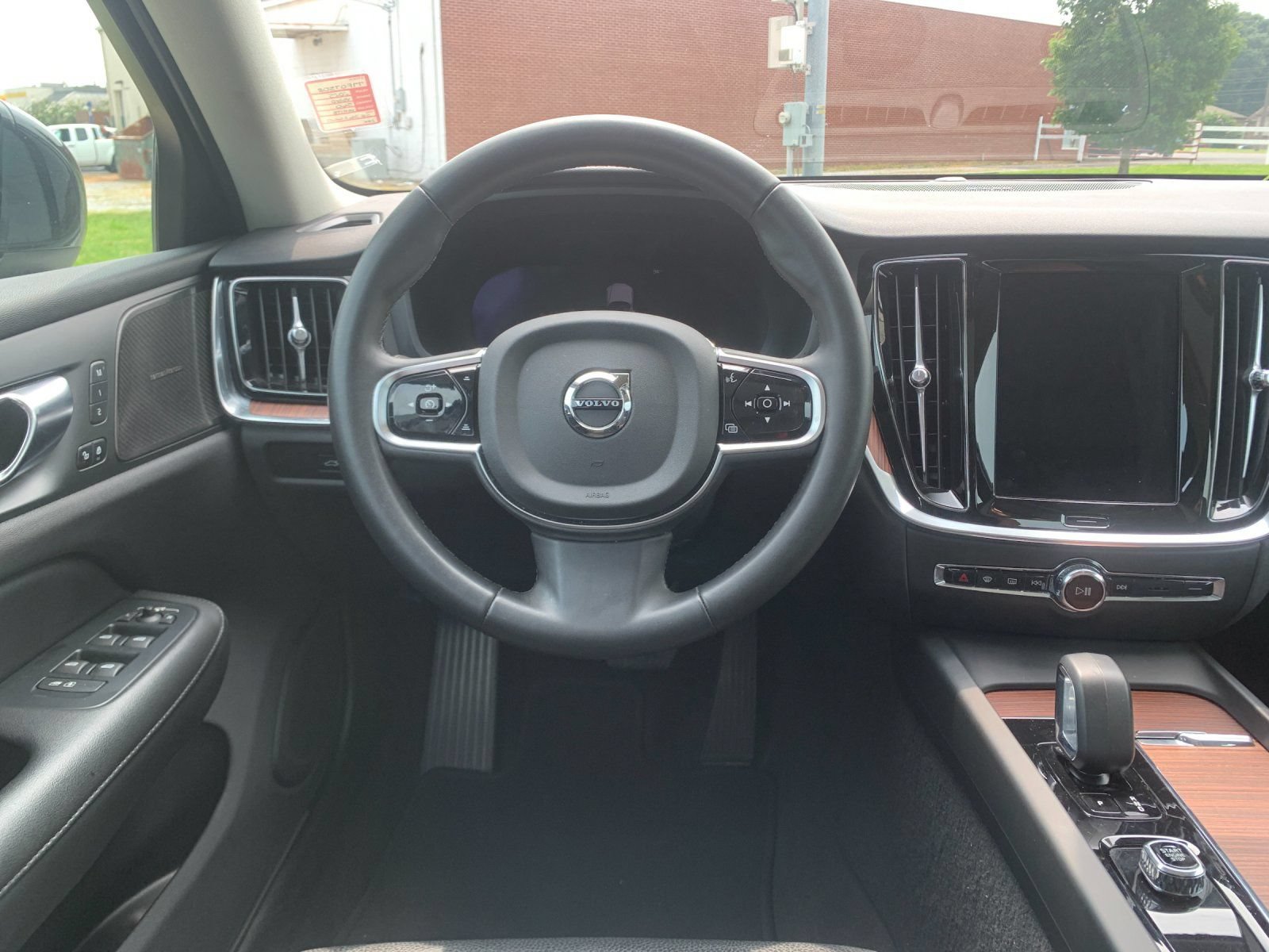 Used 2025 Volvo S60 B5 Plus AWD/4WD image 18